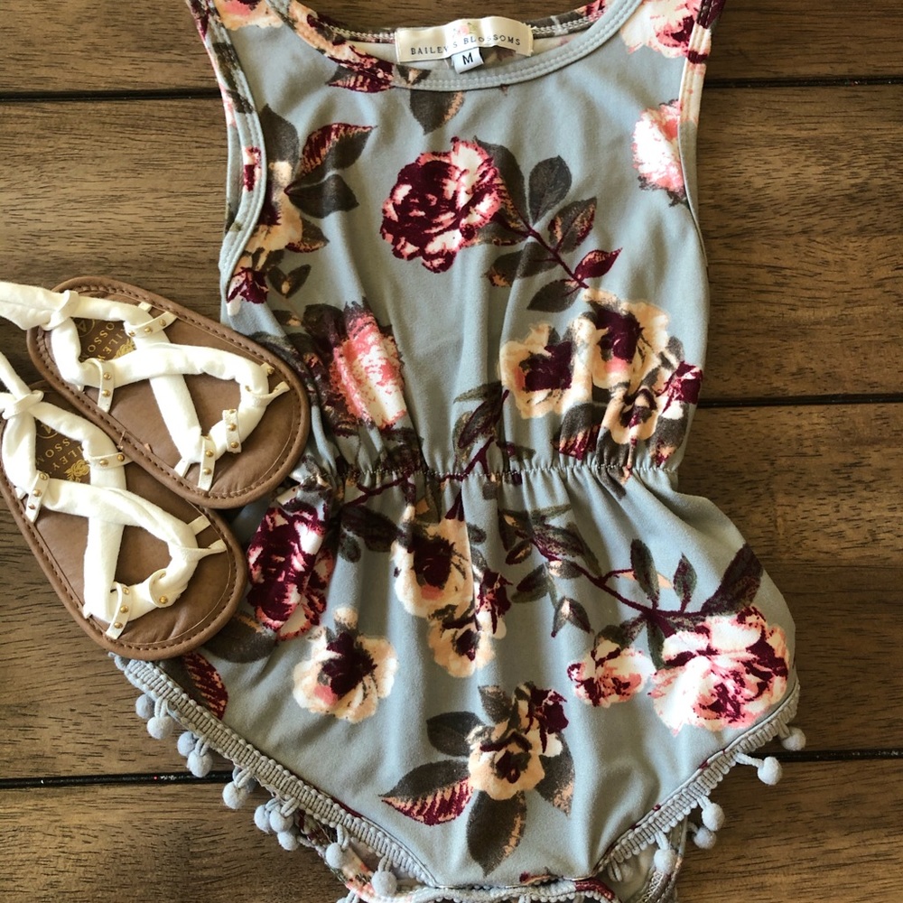 POM POM ROMPER- Gray Floral